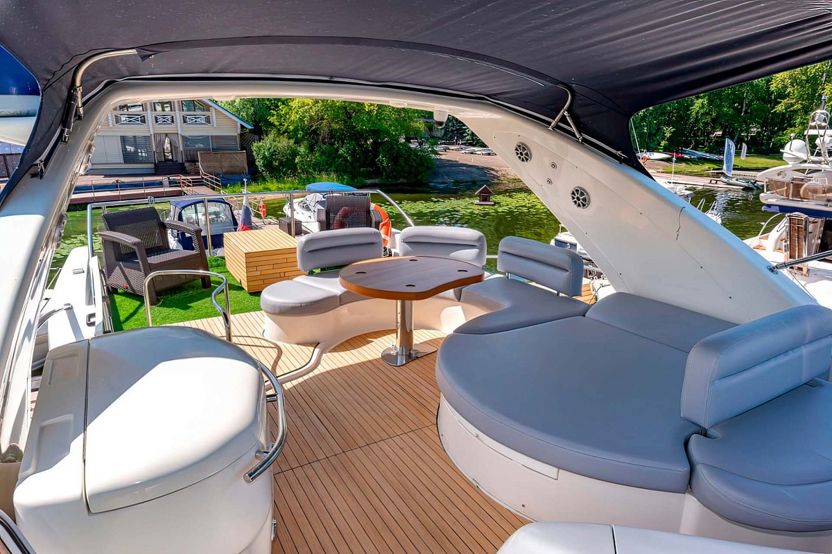Аренда моторной яхты Azimut 68 В Москве